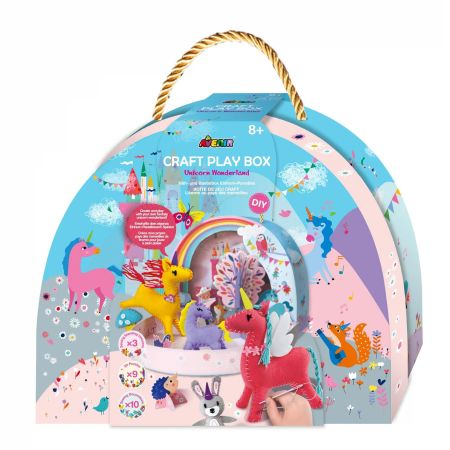 Set Creativ portabil Lumea fantastica a Unicornilor cu activitati ce cusut si Joc de Rol, 4M