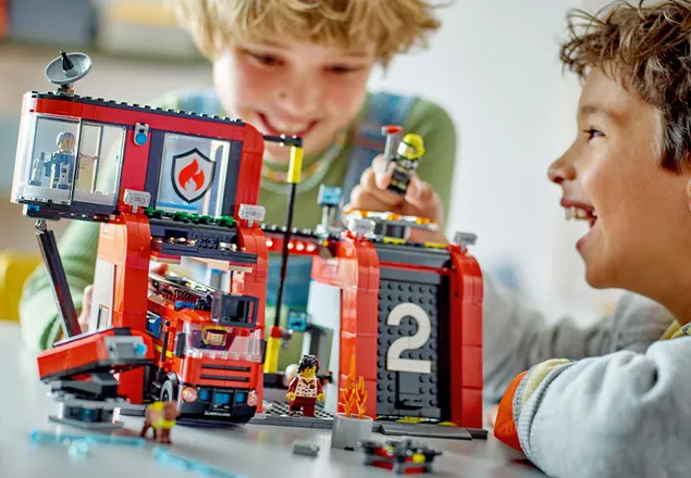 Statie si camion de pompieri, +6 ani, 60414, Lego City