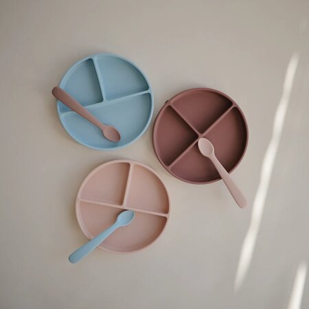 Farfurie din silicon cu ventuza, Blush, Mushie 605171