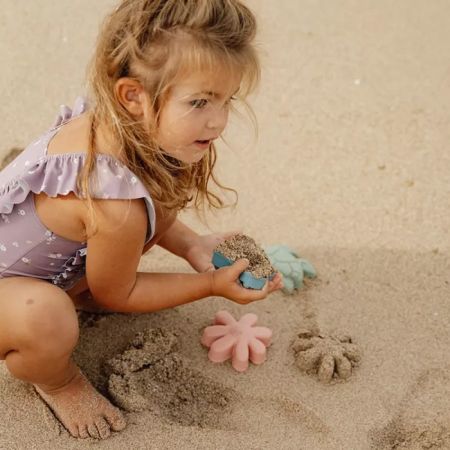 Set forme pentru nisip, Flowers & Butterflies, + 18 luni, Little Dutch 624687