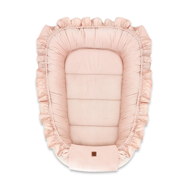 Cosulet pentru bebelus cu volanase Baby Nest, Magnolia, 55 x 75 cm, MimiNu