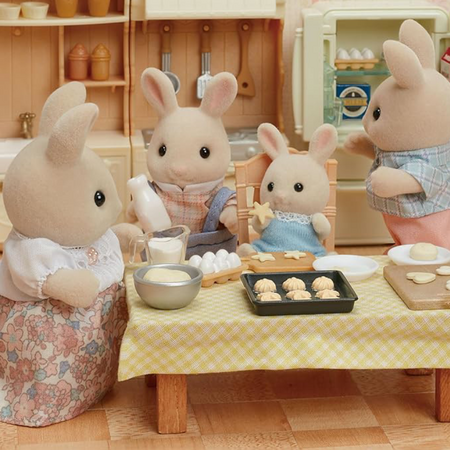 Set 4 figurine Familia Iepurasilor Milk Sylvanian Families, +3 ani, Epoch 641014