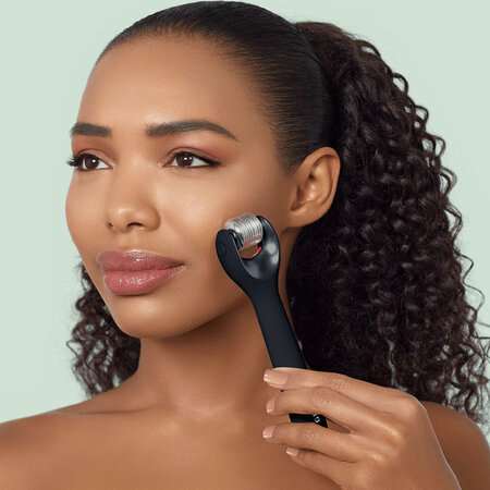 Roller pentru masaj facial 9 in 1 MicroNeedle, Black, Geske 646087