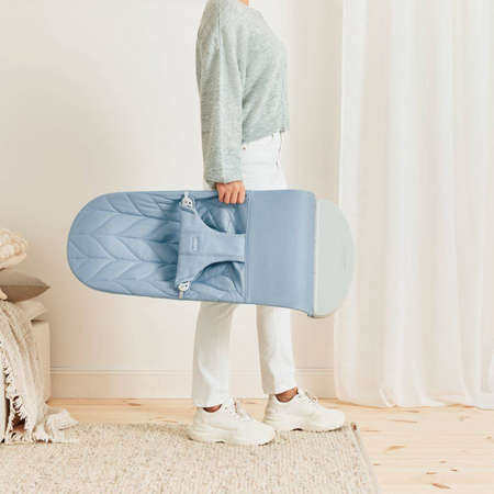 Balansoar Bliss cu aspect delicat de petala, 3.5 - 13 kg, Blue, BabyBjorn 652817
