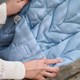 Balansoar Bliss cu aspect delicat de petala, 3.5 - 13 kg, Blue, BabyBjorn 652812
