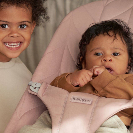 Balansoar Bliss cu aspect delicat de petala, 3,5 - 13 kg, Dusty Pink, BabyBjorn 652825