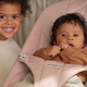 Balansoar Bliss cu aspect delicat de petala, 3,5 - 13 kg, Dusty Pink, BabyBjorn 652825
