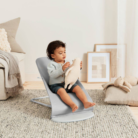 Balansoar Bliss cu aspect delicat de petala, 3,5 - 13 kg, Light Grey, BabyBjorn 652842