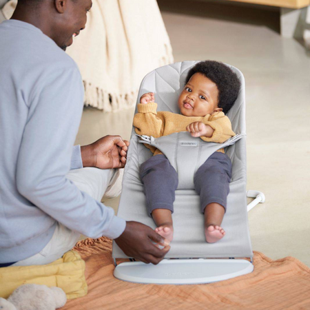 Balansoar Bliss cu aspect delicat de petala, 3,5 - 13 kg, Light Grey, BabyBjorn 652847