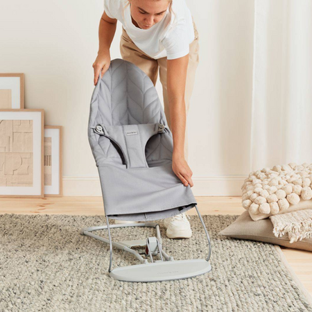 Balansoar Bliss cu aspect delicat de petala, 3,5 - 13 kg, Light Grey, BabyBjorn 652850