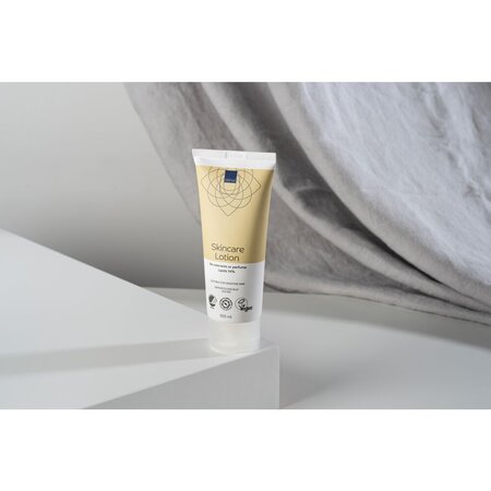 Lotiune de corp hidratanta cu 14% Lipide, 100 ml, Abena 656063