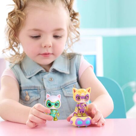 Set de joaca cu 2 figurine si accesorii, +3 ani, Diverse Modele, SuperKitties 672601