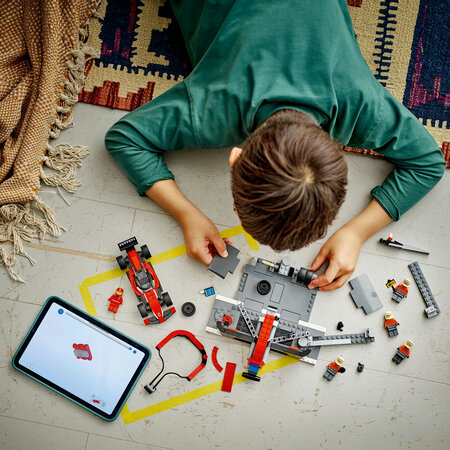 Boxa si mecanici F1 cu masina Ferrari City, 60443, + 6 ani, Lego 677526
