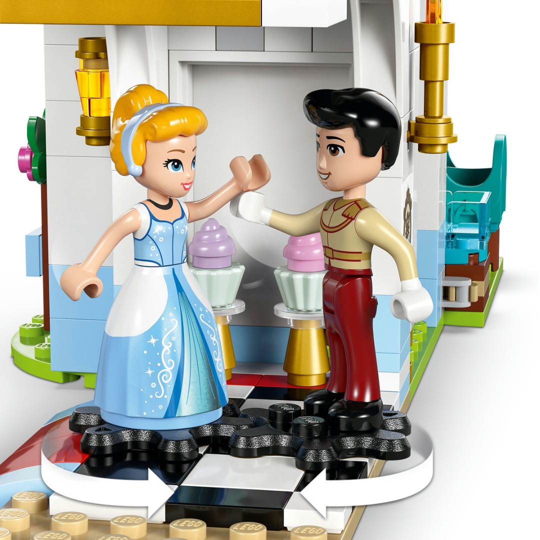 Set LEGO Disney Princess Castelul și Căleasca Cenușăresei