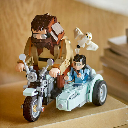 Hagrid si Harry intr-o tura cu motocicleta Harry Potter, + 9 ani, 76443, Lego 683037