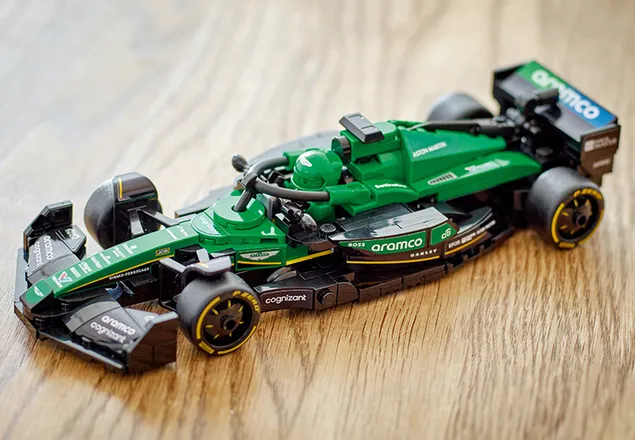 LEGO Speed Champions Mașina de curse Aston Martin Aramco F1 AMR24