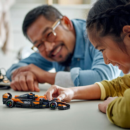 Masina de curse McLaren F1 Speed Champions, + 10 ani, 77251, Lego 690755