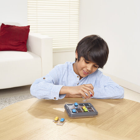Joc de logica cu 60 de provocari Parking Puzzler, 6 ani+, Smart Games 704954