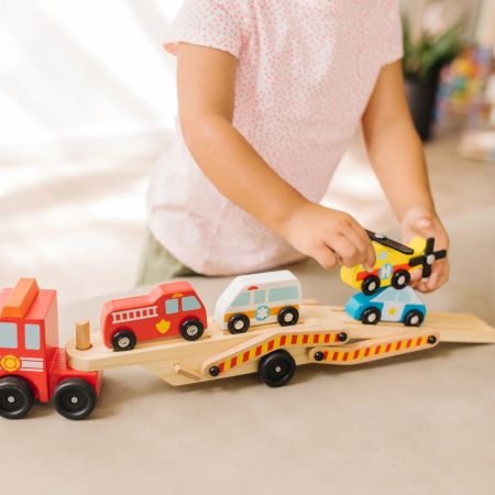 Camion transportator cu  4 vehicule de urgenta, 3 ani+, Melissa & Doug 713235