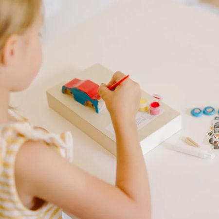 Kit creativ Coloreaza-ti masinuta de curse din lemn, 4 ani+, Melissa & Doug 715488