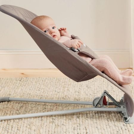 Balansoar din tesatura matlasata Bliss, Sand Gray, 0 luni+, BabyBjorn 726757