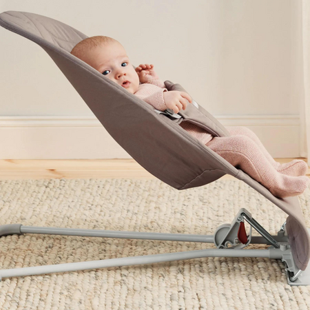 Balansoar din tesatura matlasata Bliss, Sand Gray, 0 luni+, BabyBjorn 726757
