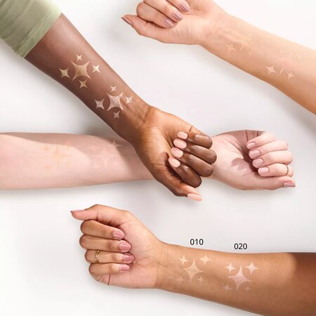 Stick iluminator Baby Got Glow, 10 Golden Aura, 5.5 g, Essence 726878