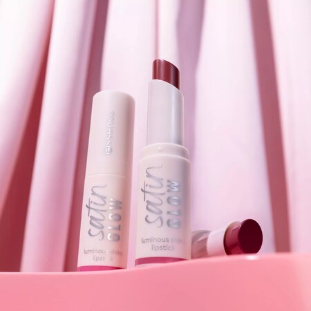 Ruj cremos Satin Glow, 01 Whole Latte Love, 3.5 g, Essence 727384