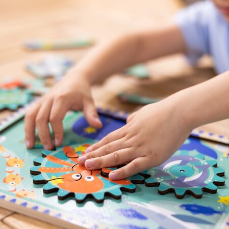 Puzzle din lemn cu rotite dintate, Ocean, 3 ani+, 18 piese, Melissa & Doug 727952
