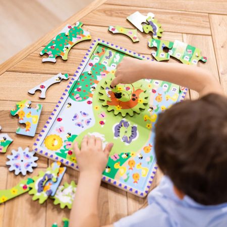 Puzzle din lemn cu rotite dintate pentru invatarea numararii prin joaca, Animale vesele, 3 ani+, 24 piese, Melissa & Doug 727963