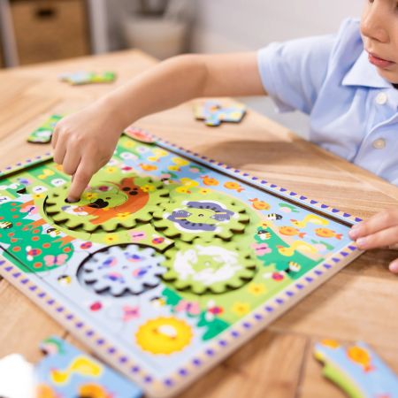 Puzzle din lemn cu rotite dintate pentru invatarea numararii prin joaca, Animale vesele, 3 ani+, 24 piese, Melissa & Doug 727960