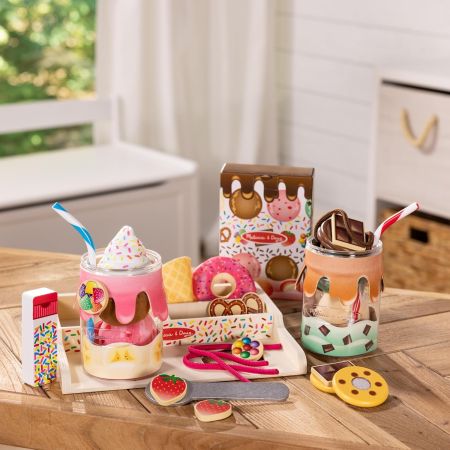 Set de joaca pentru dezvoltarea indemanarii si a creativitatii Make a Shake, 3 ani+, 37 piese, Melissa & Doug 728286