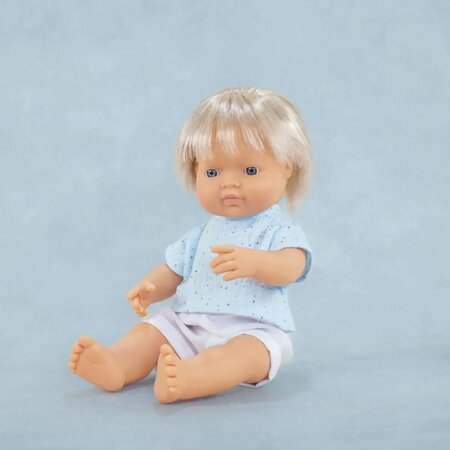 Papusa Baiat Caucazian blond cu tricoul bleu My friends & Me, 38 cm, 10 luni+, Miniland 728382