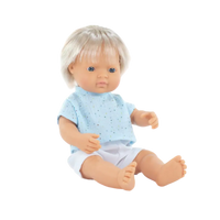 Papusa Baiat Caucazian blond cu tricoul bleu My friends & Me, 38 cm, 10 luni+, Miniland