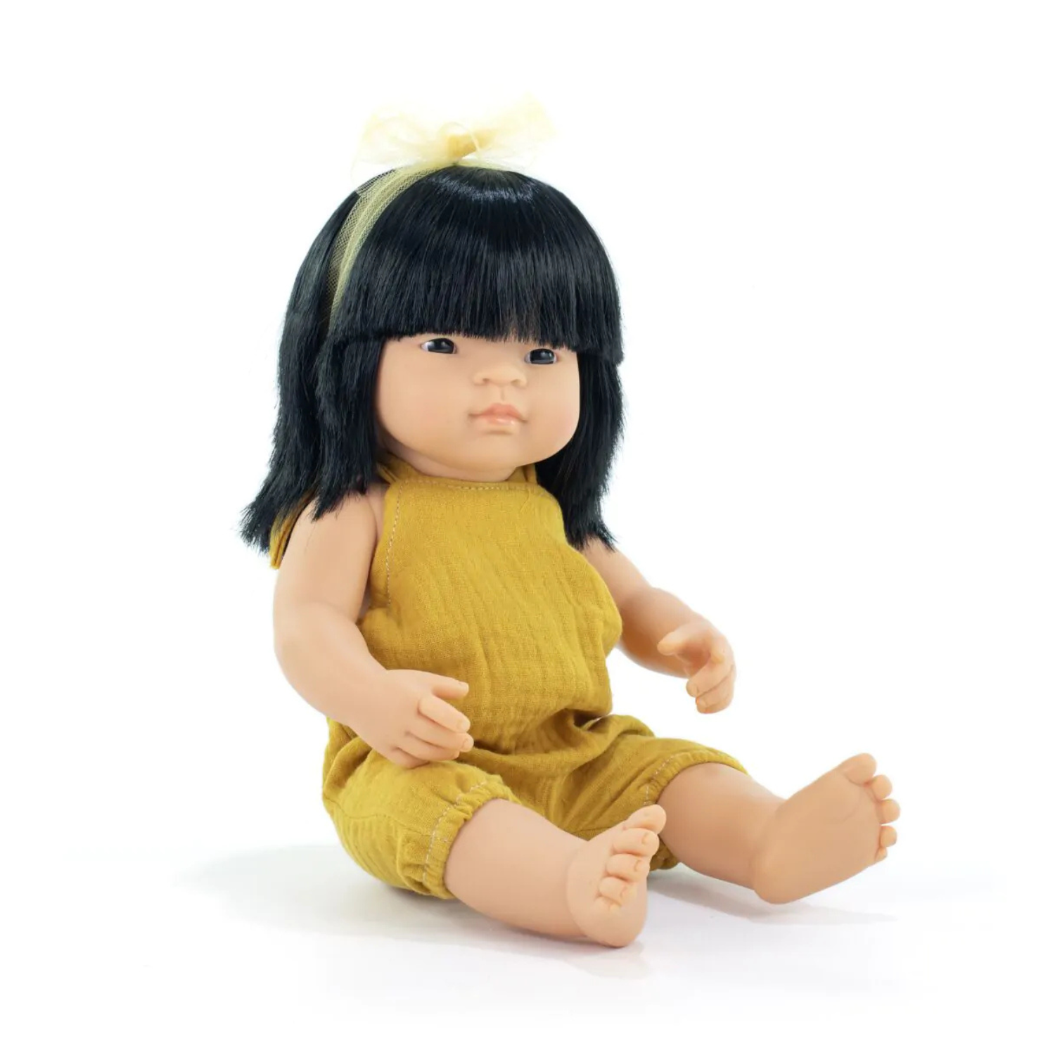 Papusa Fetita Asiatica in salopeta mustar My Friends & Me, 38 cm, 10 luni+, Miniland