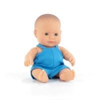 Papusa bebelus baiat caucazian cu salopeta albastra My Friends & Me, 21 cm, 10 luni+, Miniland