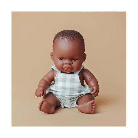 Papusa bebelus baiat african cu salopeta pepit My Friends & Me, 21 cm, 10 luni+, Miniland 728672