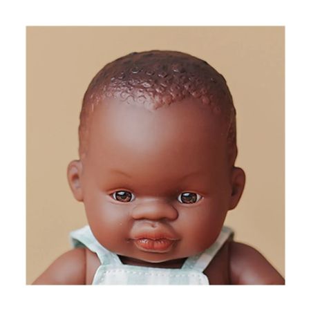 Papusa bebelus baiat african cu salopeta pepit My Friends & Me, 21 cm, 10 luni+, Miniland 728671