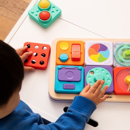 Tabla de activitati senzoriale, Play Tab Essential, +12 luni, Fat Brain 729341