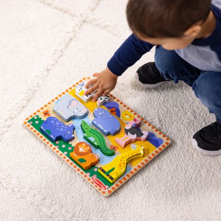 Puzzle din lemn in relief, Safari, 2 ani+, 8 piese, Melissa and Doug 729469