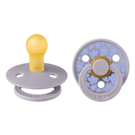 Set 2 suzete din latex cu tetina rotunda Colour Studio, Fossil Grey, Flower, 0 luni+, Bibs