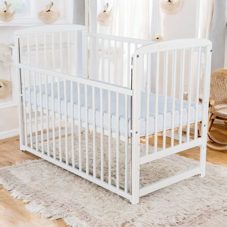 Patut din lemn cu laterala culisanta, Ola, 120x60 cm, Alb, Babyneeds 735814