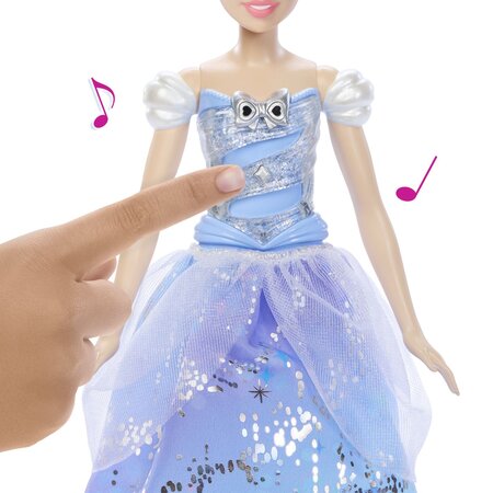 Papusa interactiva Cenusereasa cu rochie luminoasa, +3 ani, Mattel 737370