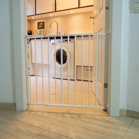 Poarta de siguranta pentru copii SafeGate Basic, 68-106 cm, White, Safe and Care 741026