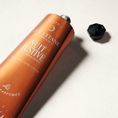 Crema de maini parfumata Nuit Festive Almond, 150 ml, L'Occitane 741169