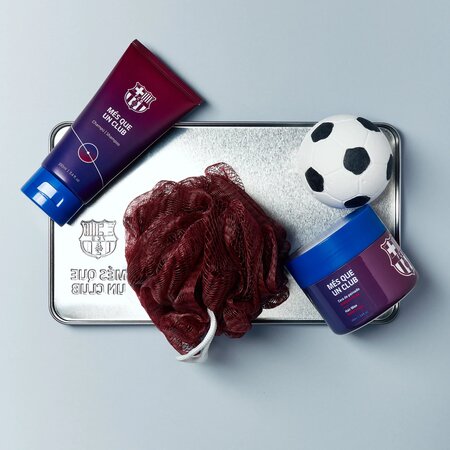 Set pentru barbati, Ingrijire par si corp, in cutie metalica, FC Barcelona 743756