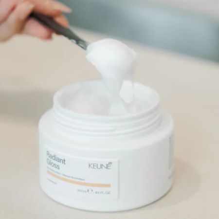 Masca de par iluminatoare Radiant Gloss, 250 ml, Keune 746235