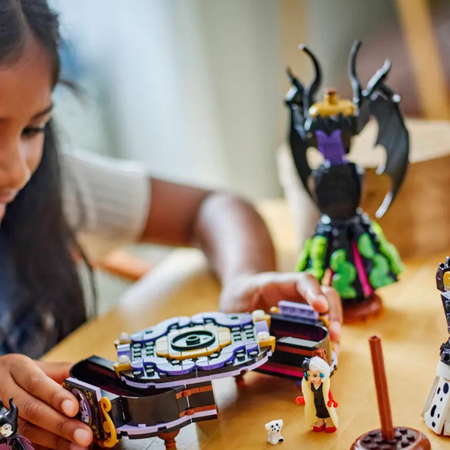 Rochiile lui Maleficent si Cruella De Vil, 9 ani+, 43262, Lego Disney 750256