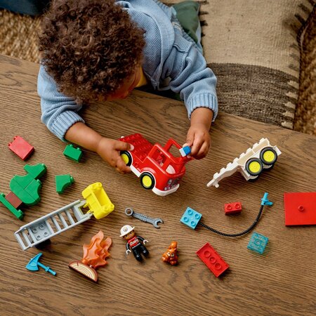 Camion de pompieri cu furtun si pompier, 2 ani+, 10473, Lego Duplo 751510