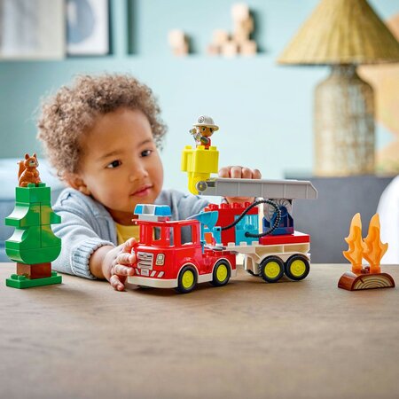 Camion de pompieri cu furtun si pompier, 2 ani+, 10473, Lego Duplo 751511